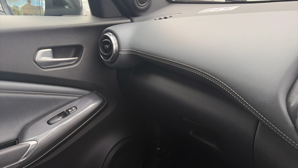Nissan Juke 1.0 DiG-T 114 N-Connecta 5dr DCT Petrol Hatchback - Image 33