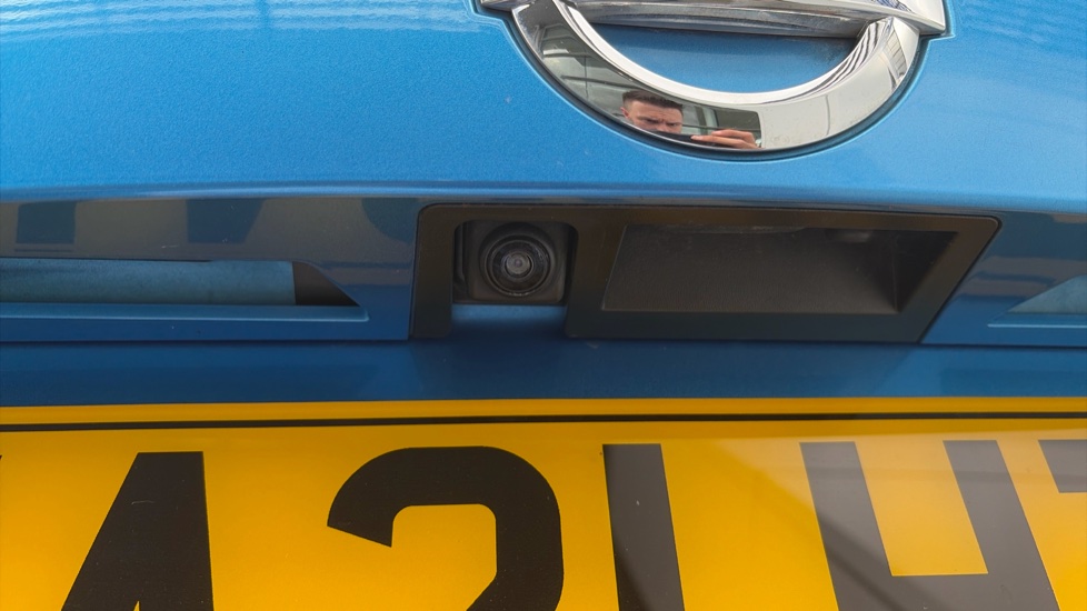Nissan Juke 1.0 DiG-T 114 N-Connecta 5dr DCT Petrol Hatchback - Image 35