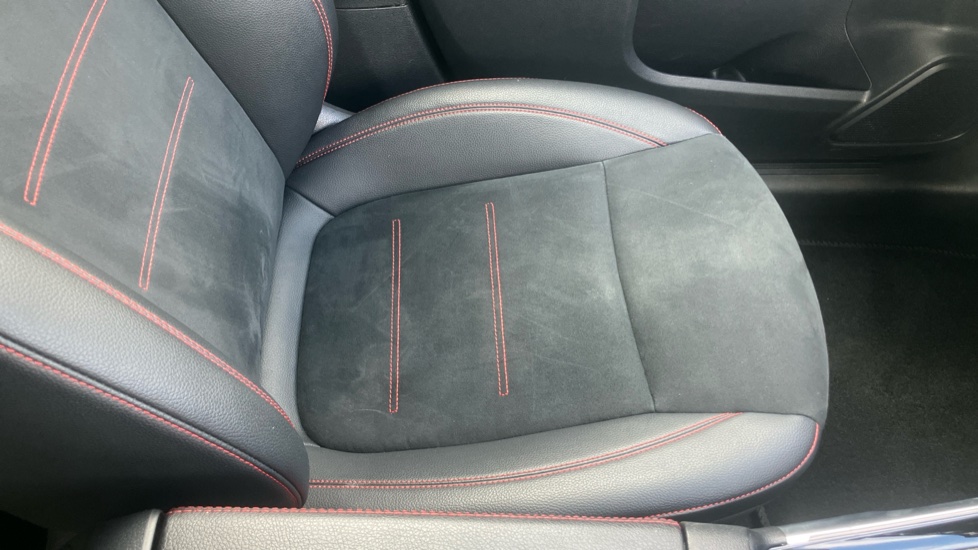 Mercedes-Benz GLB 200 AMG Line 5dr 7G-Tronic Petrol Estate - Image 24