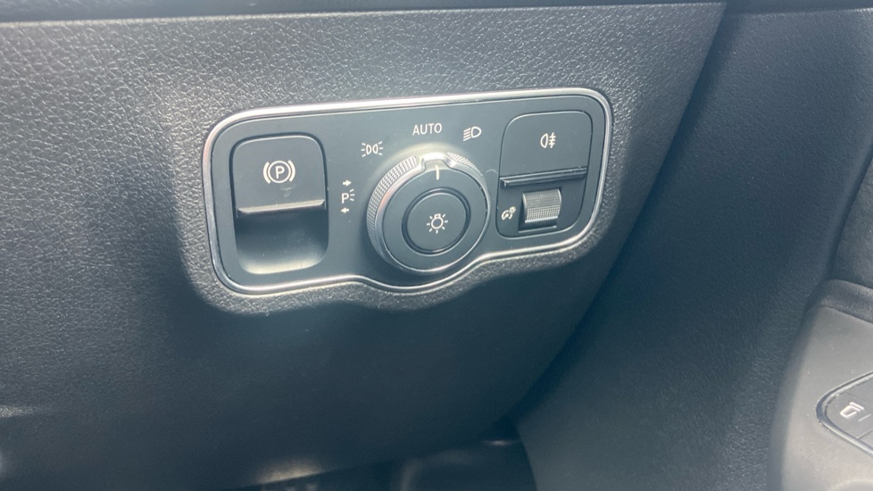 Mercedes-Benz GLB 200 AMG Line 5dr 7G-Tronic Petrol Estate - Image 28