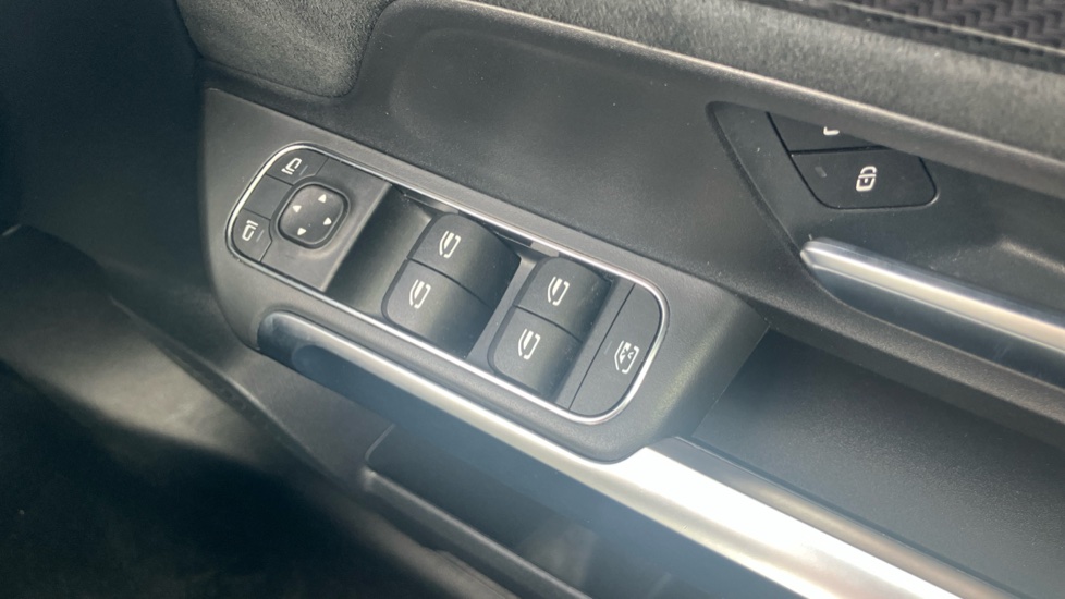 Mercedes-Benz GLB 200 AMG Line 5dr 7G-Tronic Petrol Estate - Image 29