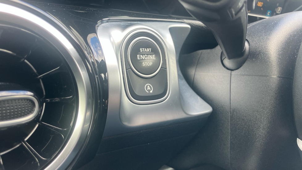 Mercedes-Benz GLB 200 AMG Line 5dr 7G-Tronic Petrol Estate - Image 38
