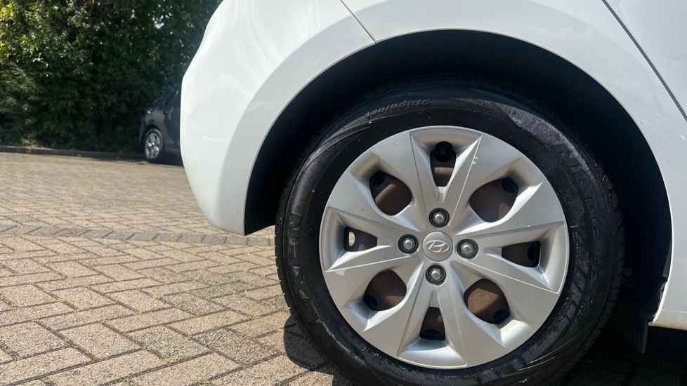 Hyundai i20 1.2 MPi S Connect 5dr Petrol Hatchback - Image 7