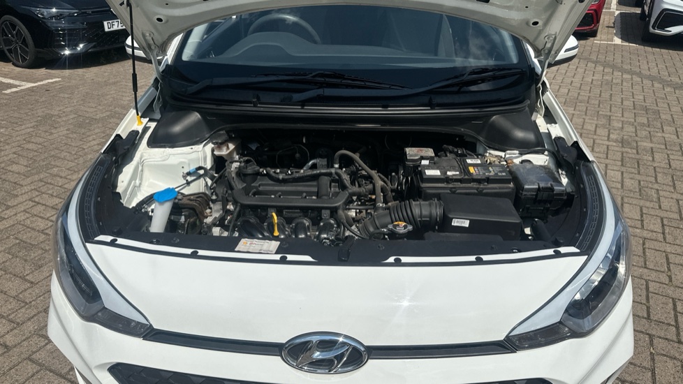 Hyundai i20 1.2 MPi S Connect 5dr Petrol Hatchback - Image 8