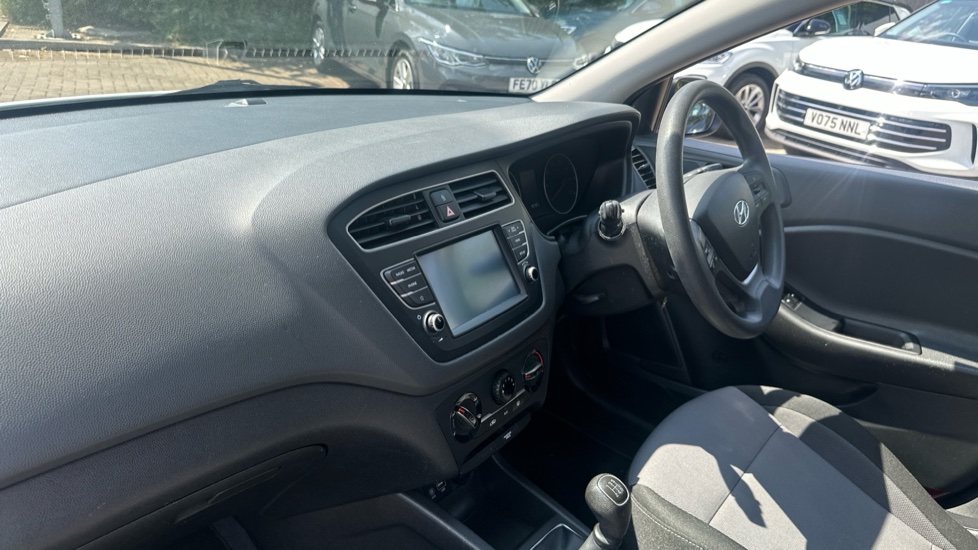 Hyundai i20 1.2 MPi S Connect 5dr Petrol Hatchback - Image 9
