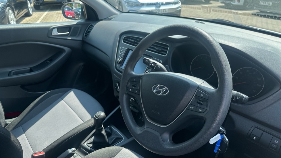 Hyundai i20 1.2 MPi S Connect 5dr Petrol Hatchback - Image 11