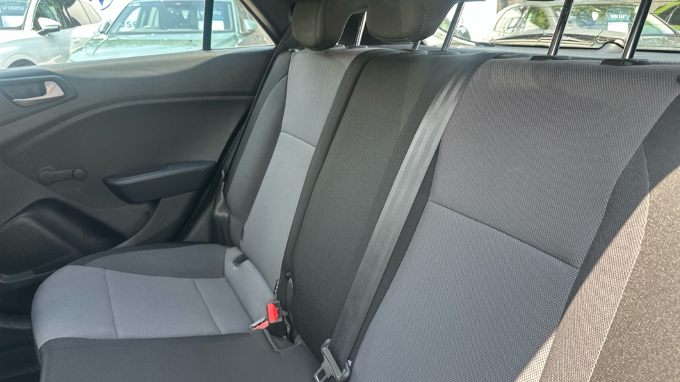 Hyundai i20 1.2 MPi S Connect 5dr Petrol Hatchback - Image 15