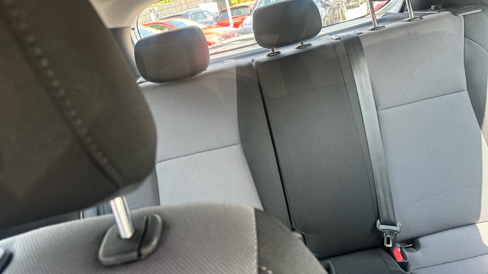 Hyundai i20 1.2 MPi S Connect 5dr Petrol Hatchback - Image 17