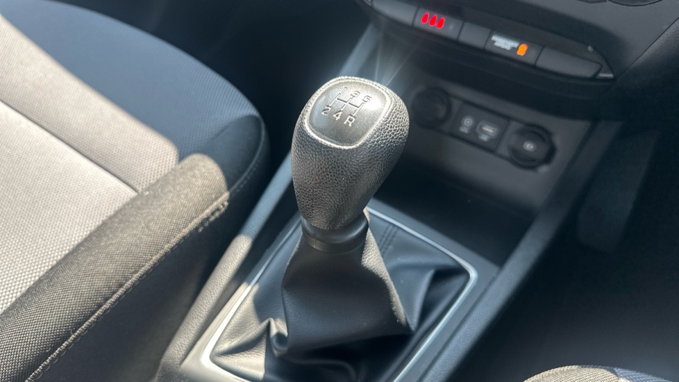 Hyundai i20 1.2 MPi S Connect 5dr Petrol Hatchback - Image 24