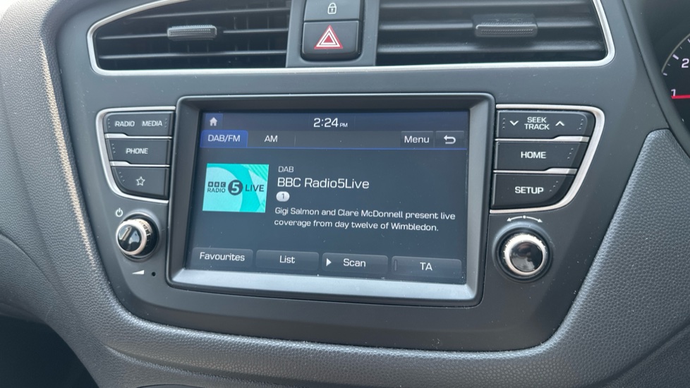 Hyundai i20 1.2 MPi S Connect 5dr Petrol Hatchback - Image 26