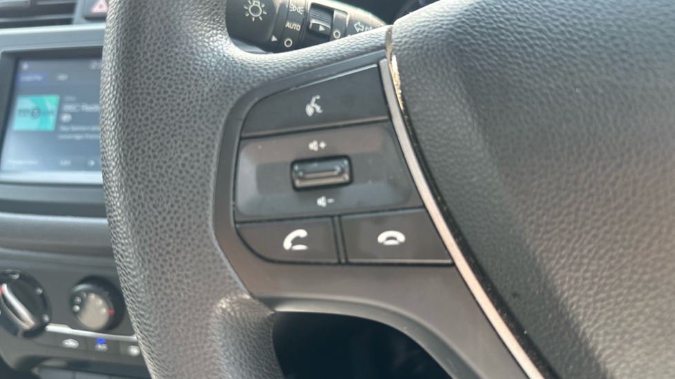Hyundai i20 1.2 MPi S Connect 5dr Petrol Hatchback - Image 30