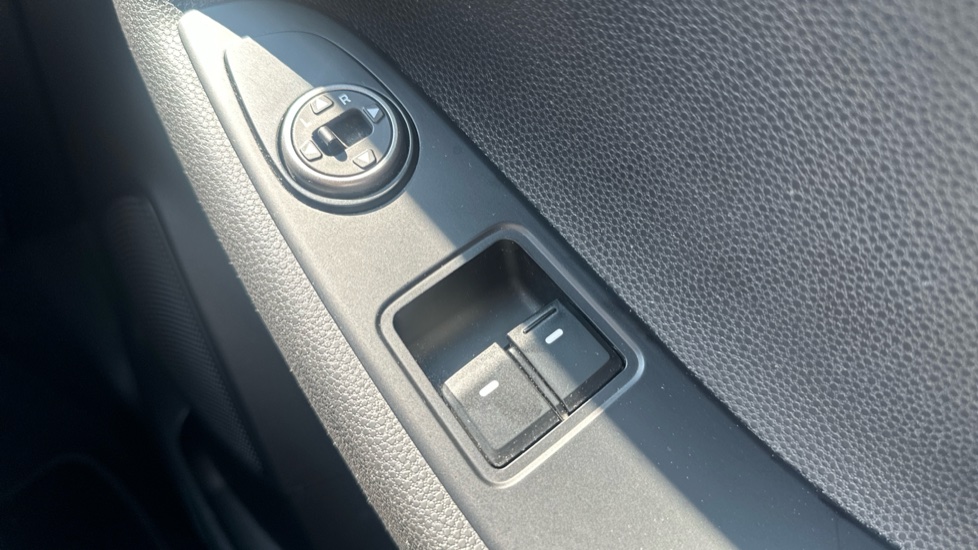 Hyundai i20 1.2 MPi S Connect 5dr Petrol Hatchback - Image 32