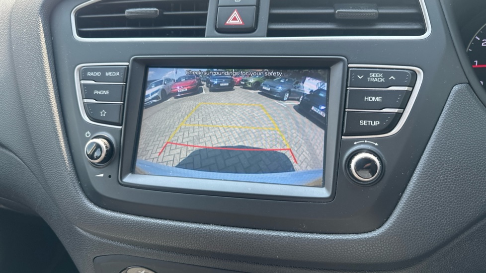 Hyundai i20 1.2 MPi S Connect 5dr Petrol Hatchback - Image 33