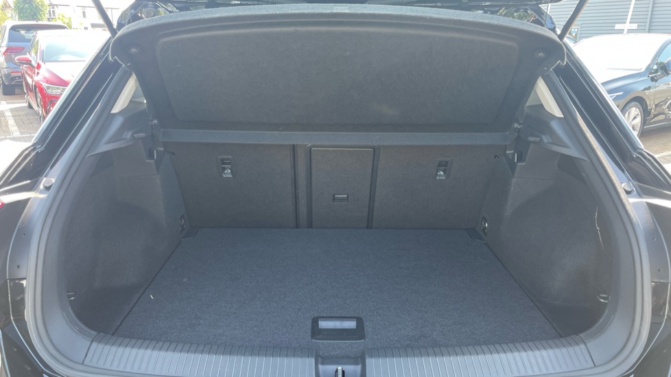 Volkswagen T-Roc 1.5 TSI EVO SEL 5dr Petrol Hatchback - Image 4