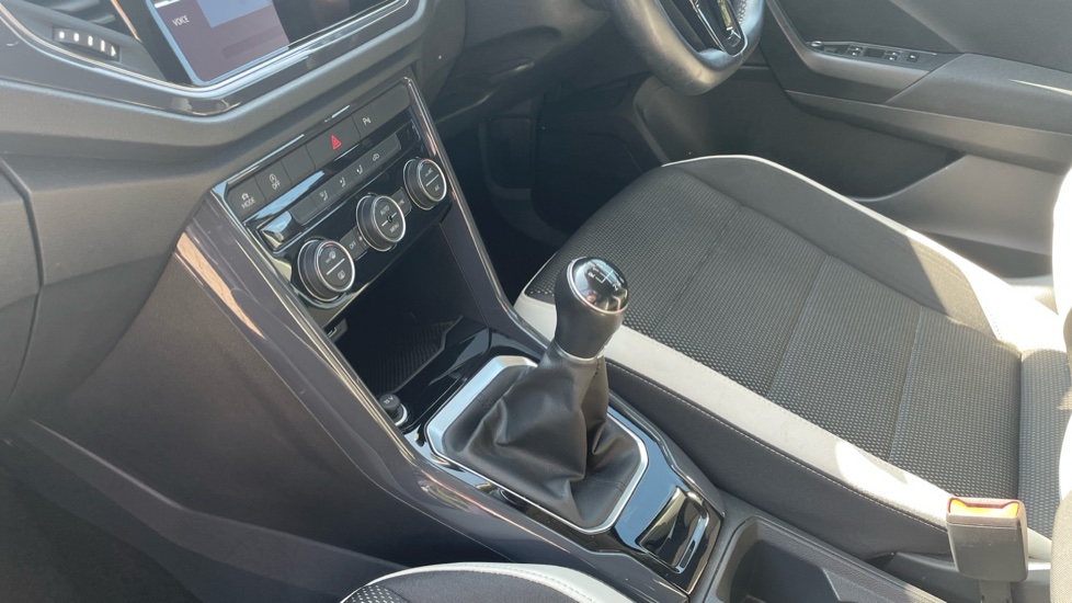 Volkswagen T-Roc 1.5 TSI EVO SEL 5dr Petrol Hatchback - Image 13