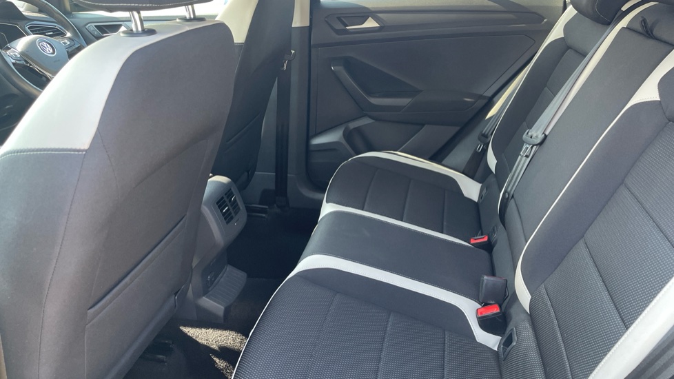 Volkswagen T-Roc 1.5 TSI EVO SEL 5dr Petrol Hatchback - Image 16