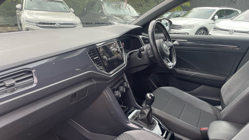 Volkswagen T-Roc 1.5 TSI EVO R-Line 5dr Petrol Hatchback - Image 9
