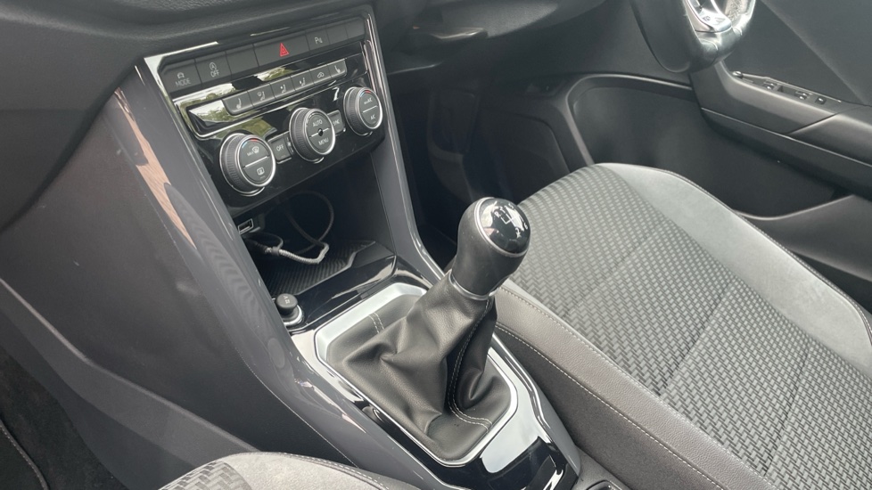 Volkswagen T-Roc 1.5 TSI EVO R-Line 5dr Petrol Hatchback - Image 13
