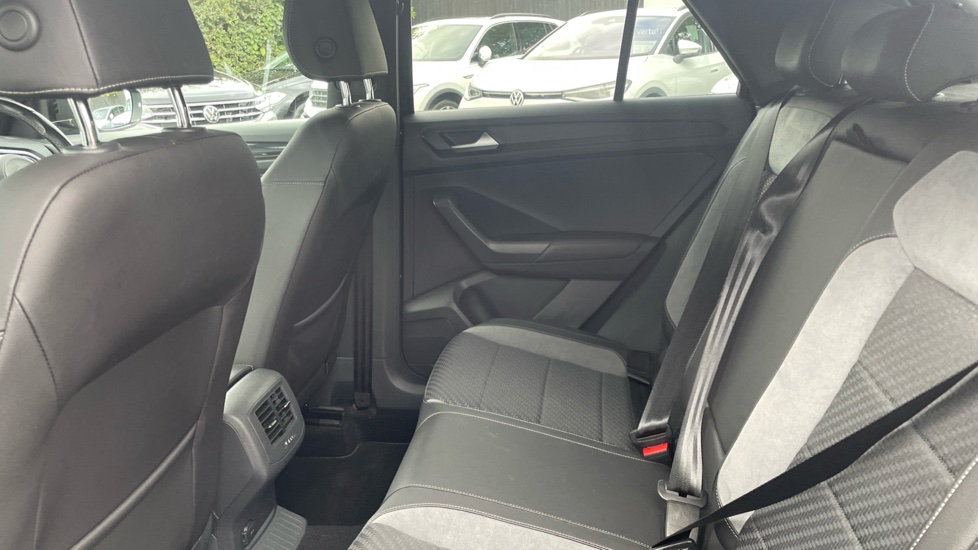 Volkswagen T-Roc 1.5 TSI EVO R-Line 5dr Petrol Hatchback - Image 16