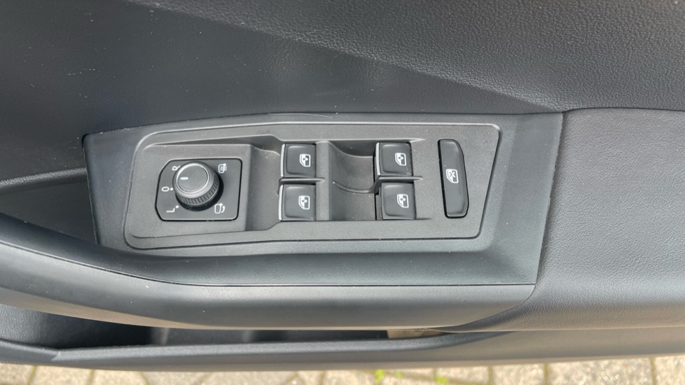 Volkswagen T-Roc 1.5 TSI EVO R-Line 5dr Petrol Hatchback - Image 34