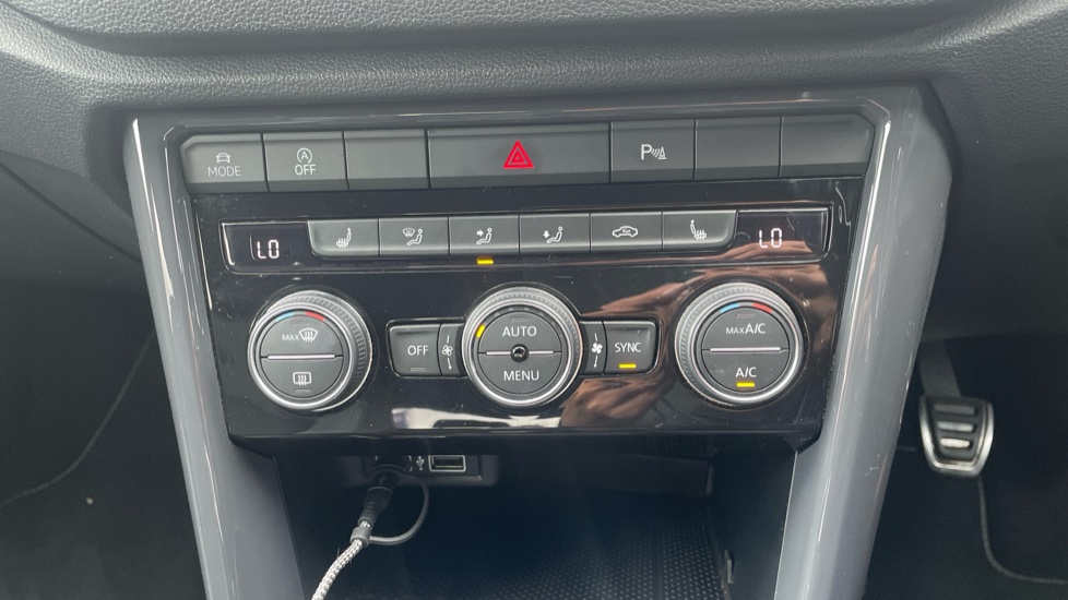 Volkswagen T-Roc 1.5 TSI EVO R-Line 5dr Petrol Hatchback - Image 42