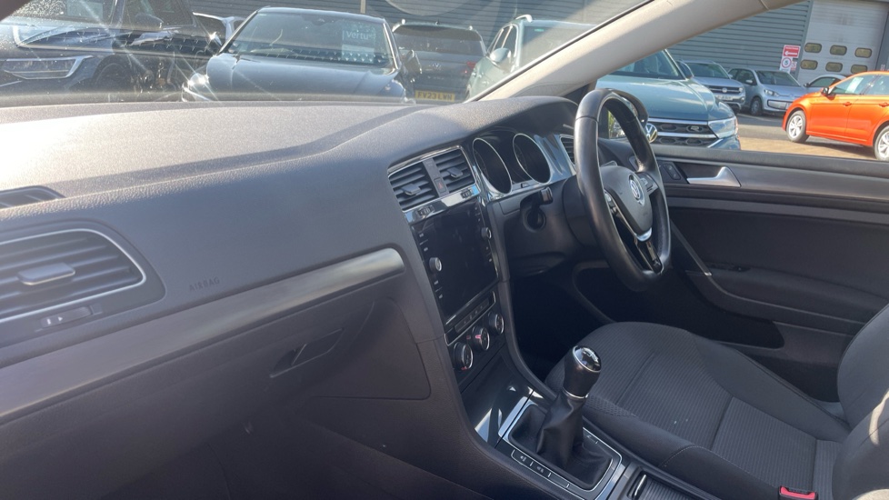 Volkswagen Golf 1.6 TDI Match 5dr Diesel Hatchback - Image 9