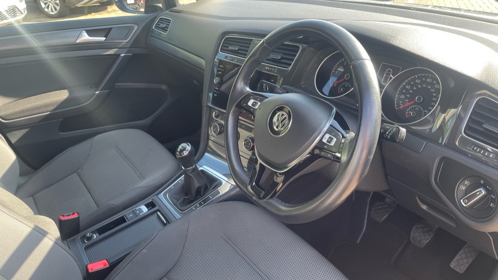 Volkswagen Golf 1.6 TDI Match 5dr Diesel Hatchback - Image 11