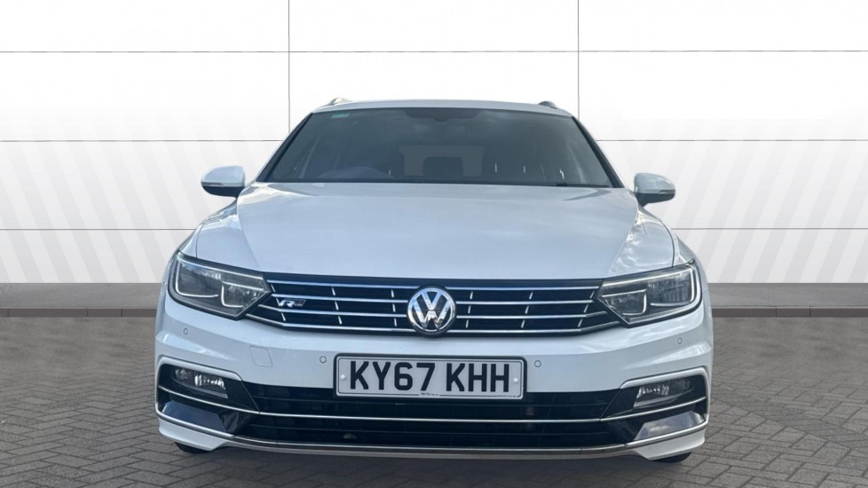 Volkswagen Passat 2.0 TDI SCR 190 R-Line 5dr DSG [Panoramic Roof] Diesel Estate - Image 3