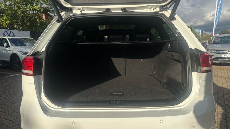 Volkswagen Passat 2.0 TDI SCR 190 R-Line 5dr DSG [Panoramic Roof] Diesel Estate - Image 4