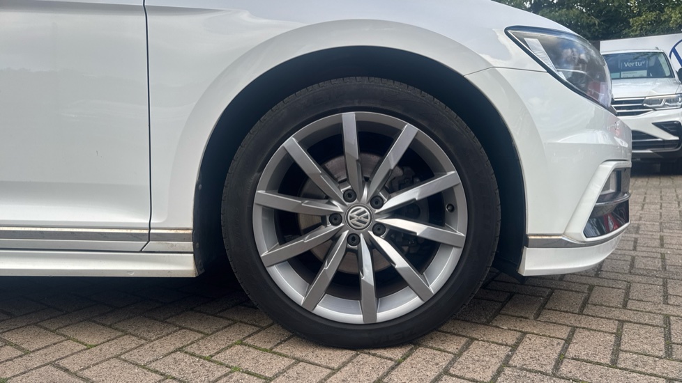 Volkswagen Passat 2.0 TDI SCR 190 R-Line 5dr DSG [Panoramic Roof] Diesel Estate - Image 7