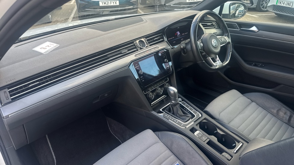 Volkswagen Passat 2.0 TDI SCR 190 R-Line 5dr DSG [Panoramic Roof] Diesel Estate - Image 9