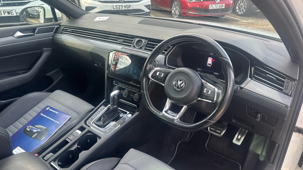Volkswagen Passat 2.0 TDI SCR 190 R-Line 5dr DSG [Panoramic Roof] Diesel Estate - Image 11
