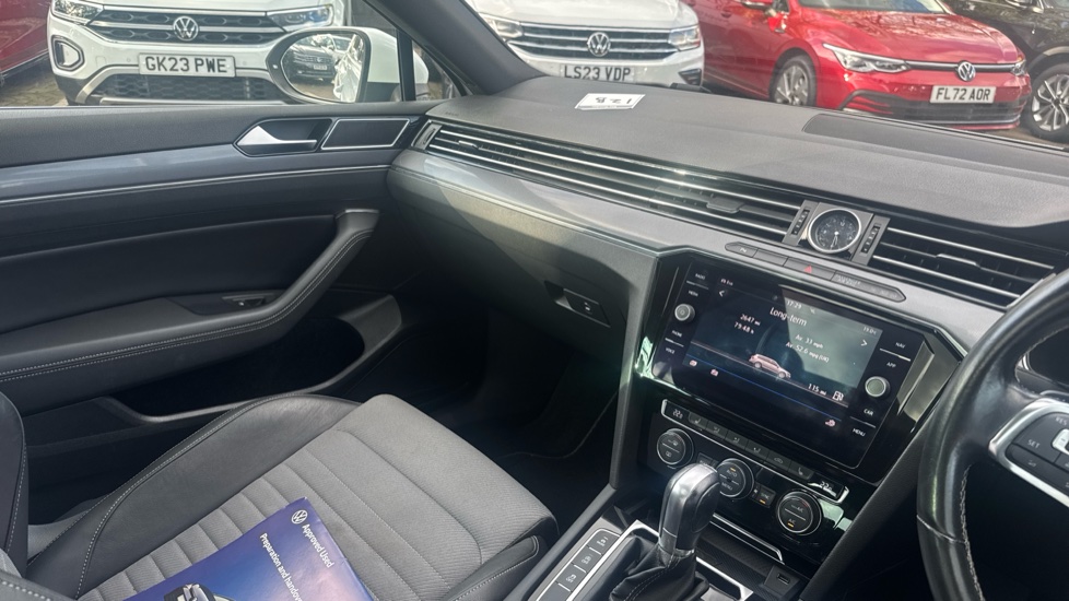 Volkswagen Passat 2.0 TDI SCR 190 R-Line 5dr DSG [Panoramic Roof] Diesel Estate - Image 14