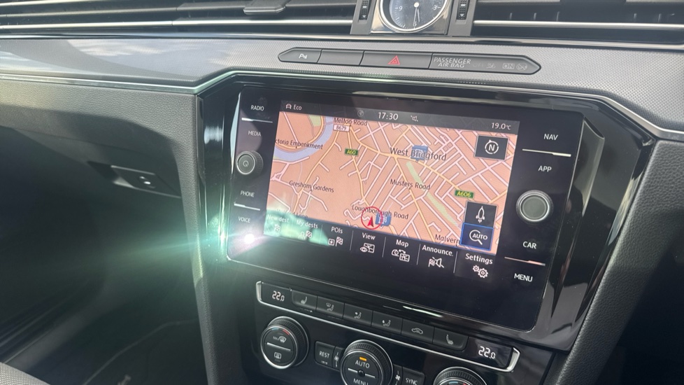 Volkswagen Passat 2.0 TDI SCR 190 R-Line 5dr DSG [Panoramic Roof] Diesel Estate - Image 28