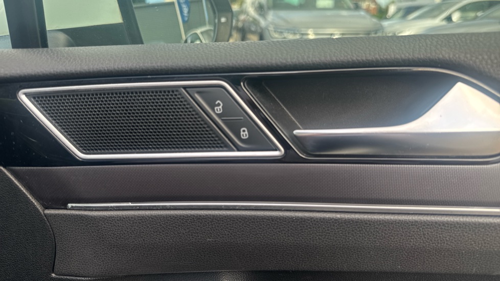 Volkswagen Passat 2.0 TDI SCR 190 R-Line 5dr DSG [Panoramic Roof] Diesel Estate - Image 33
