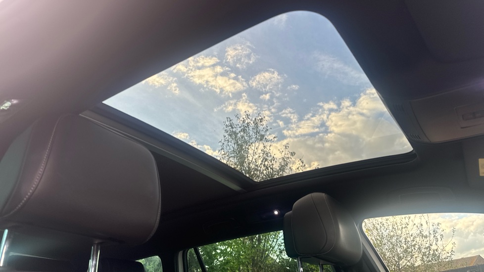 Volkswagen Passat 2.0 TDI SCR 190 R-Line 5dr DSG [Panoramic Roof] Diesel Estate - Image 34