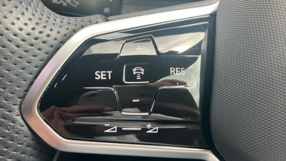 Volkswagen Golf 1.5 TSI R-Line 5dr Petrol Hatchback - Image 17