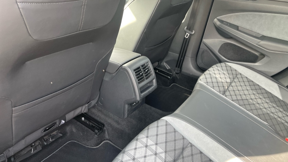 Volkswagen Golf 1.5 TSI 150 R-Line 5dr Petrol Hatchback - Image 29