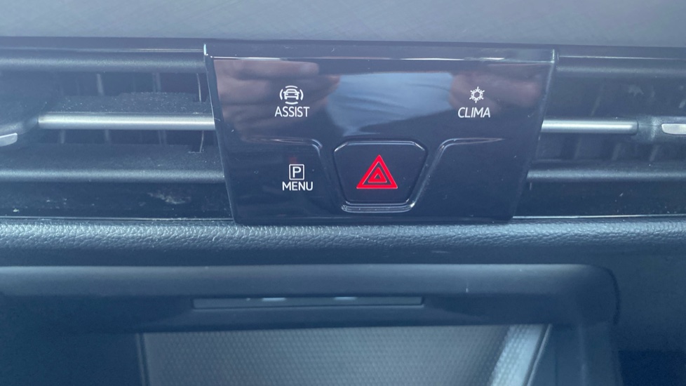 Volkswagen Golf 1.5 eTSI 150 Life 5dr DSG Petrol Hatchback - Image 13