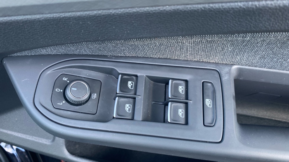 Volkswagen Golf 1.5 eTSI 150 Life 5dr DSG Petrol Hatchback - Image 19