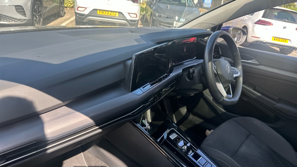 Volkswagen Golf 1.5 eTSI Style 5dr DSG Petrol Hatchback - Image 2