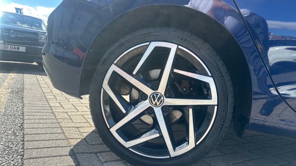 Volkswagen Golf 1.5 eTSI Style 5dr DSG Petrol Hatchback - Image 5