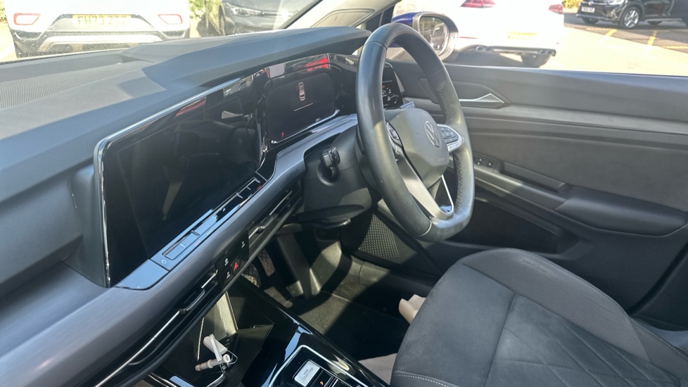 Volkswagen Golf 1.5 eTSI Style 5dr DSG Petrol Hatchback - Image 21