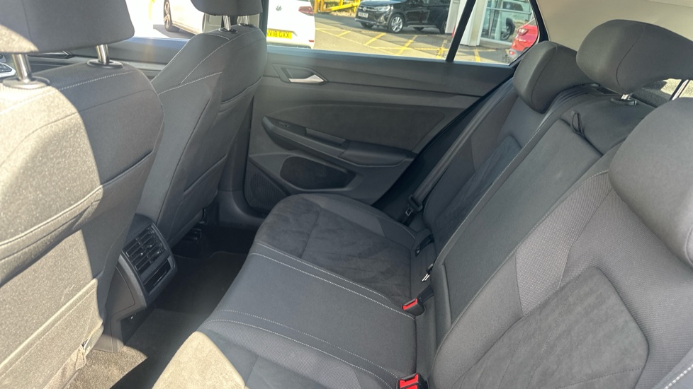 Volkswagen Golf 1.5 eTSI Style 5dr DSG Petrol Hatchback - Image 25