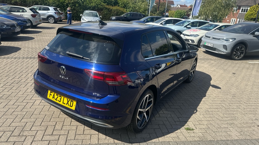 Volkswagen Golf 1.5 eTSI Style 5dr DSG Petrol Hatchback - Image 32