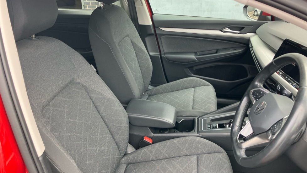 Volkswagen Golf 1.0 eTSI Life 5dr DSG Petrol Estate - Image 15