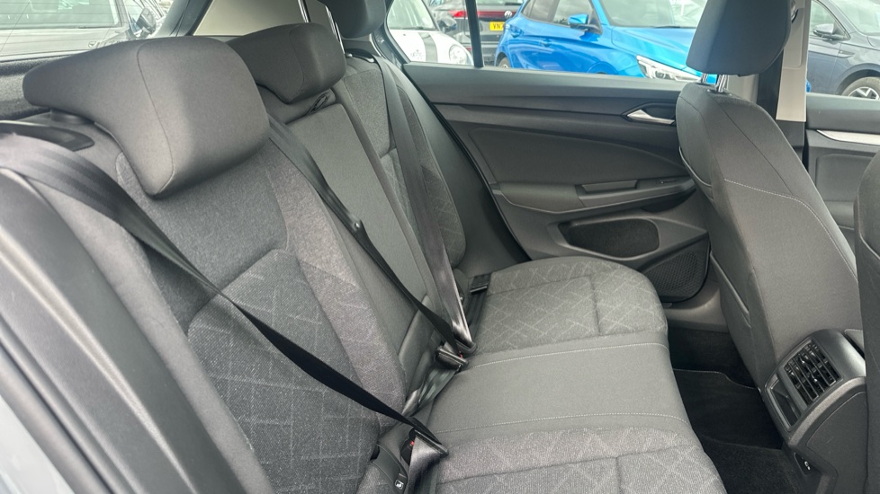 Volkswagen Golf 1.5 eTSI 150 Life 5dr DSG Petrol Hatchback - Image 16