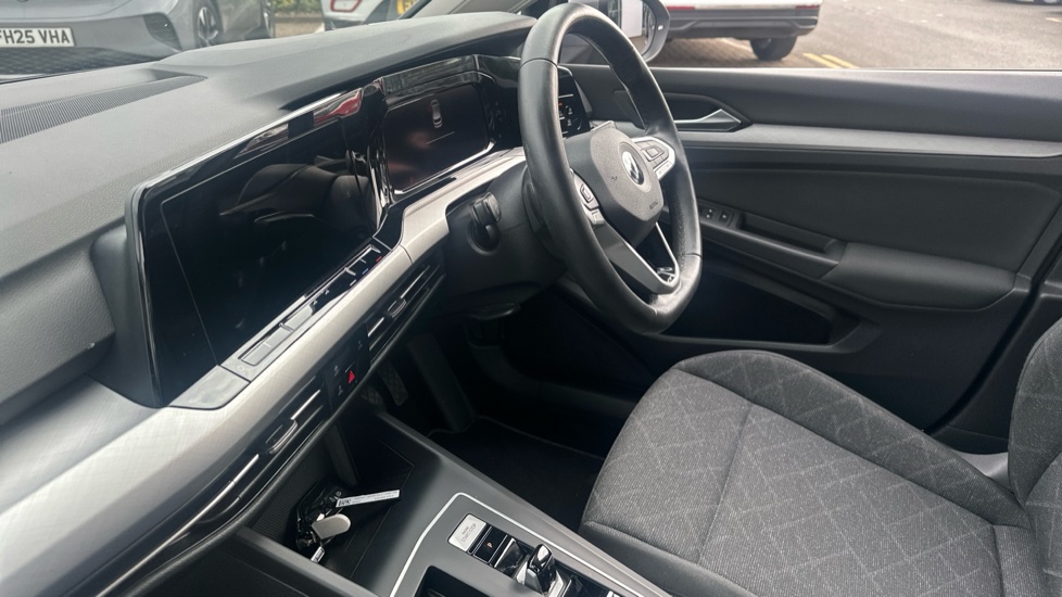 Volkswagen Golf 1.5 eTSI 150 Life 5dr DSG Petrol Hatchback - Image 21