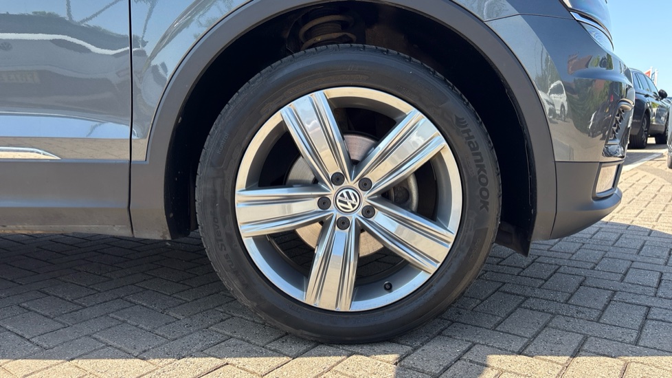 Volkswagen Tiguan 2.0 TDi 150 4Motion SEL 5dr Diesel Estate - Image 5