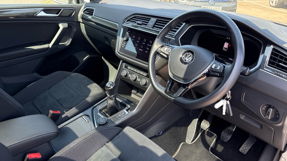 Volkswagen Tiguan 2.0 TDi 150 4Motion SEL 5dr Diesel Estate - Image 6